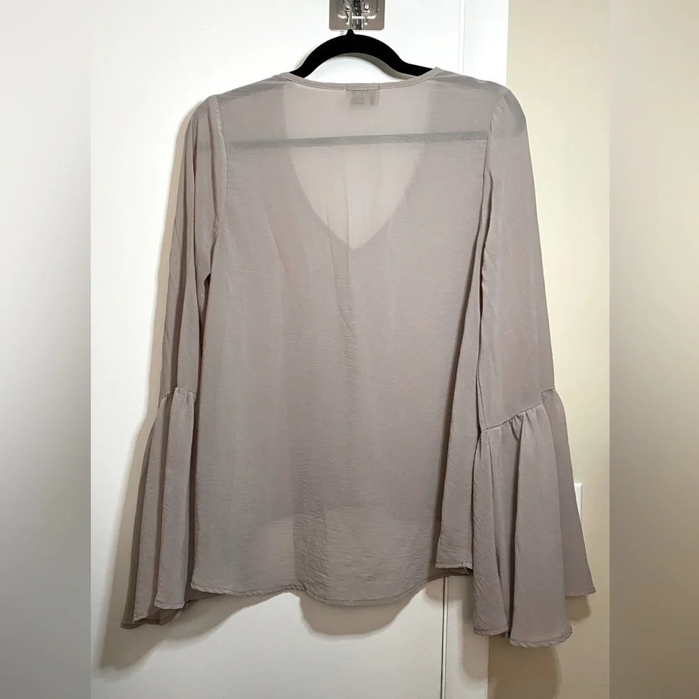 Show Me Your MuMu Taupe Boho Blouse Size Medium - Picture 2 of 5
